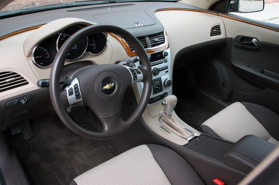  Chevrolet Malibu 2010 года  (фото 22 из 38)